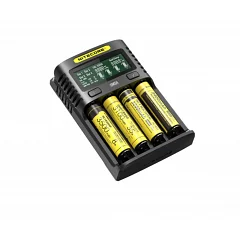 Універсальний зарядний пристрій NiteCore Digicharger UM4 підтримує Li-ion, Ni-MH та Ni-Cd батареї типів AA (R6), AAA (R03) та C (R14)