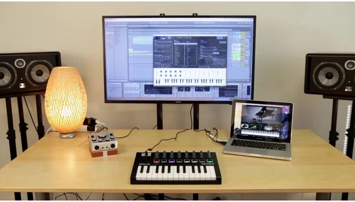 MIDI-клавіатура / Контролер Arturia MiniLab MKII Deep Black Edition, фото № 4