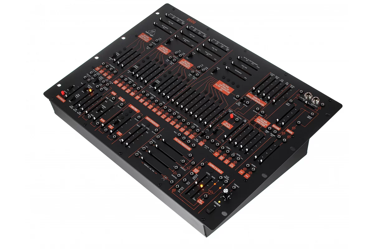 Модульный синтезатор BEHRINGER 2600