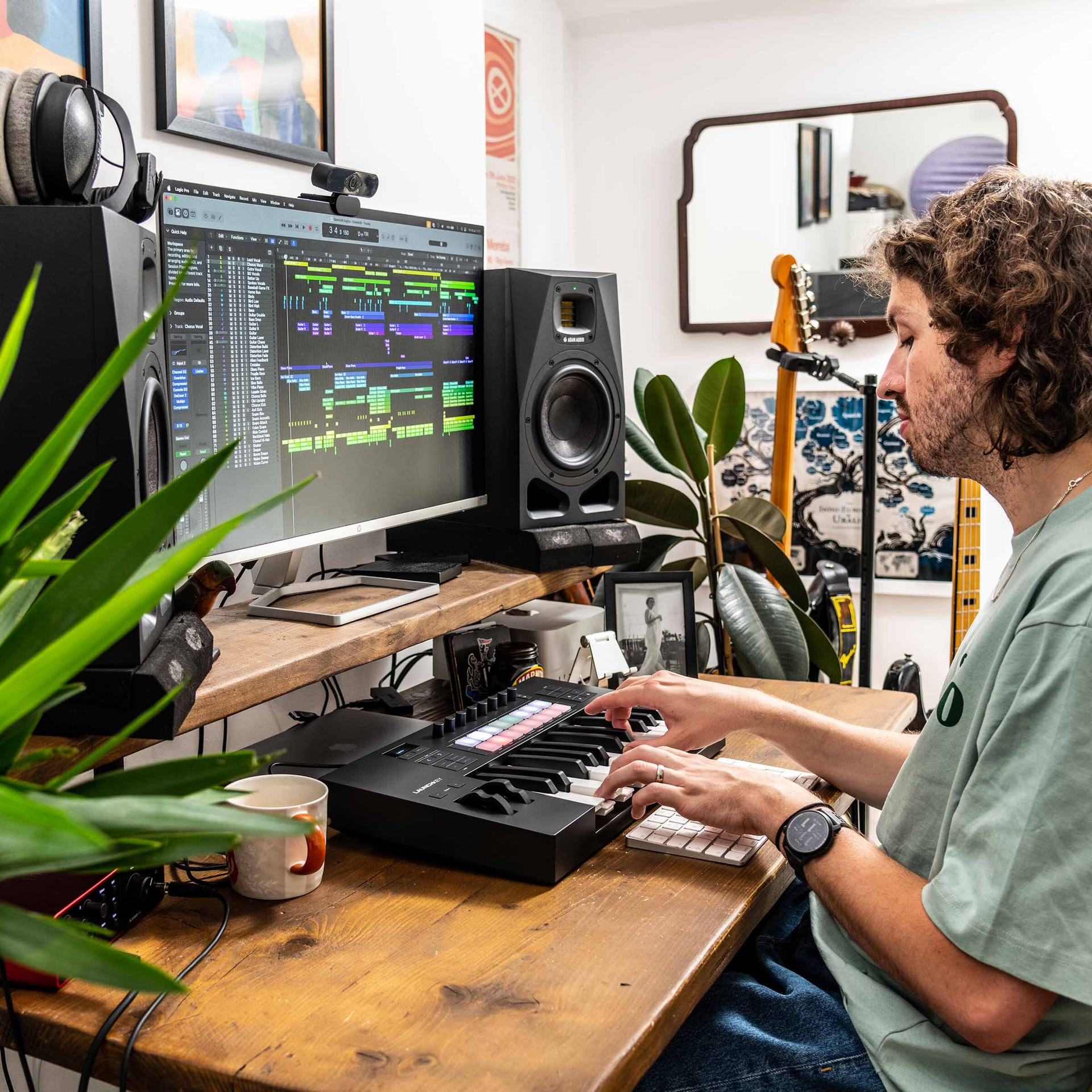 MIDI-клавіатура NOVATION Launchkey 25 MK4