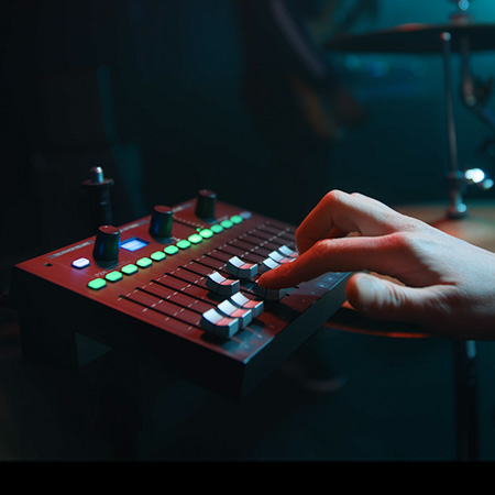 BEHRINGER P-24