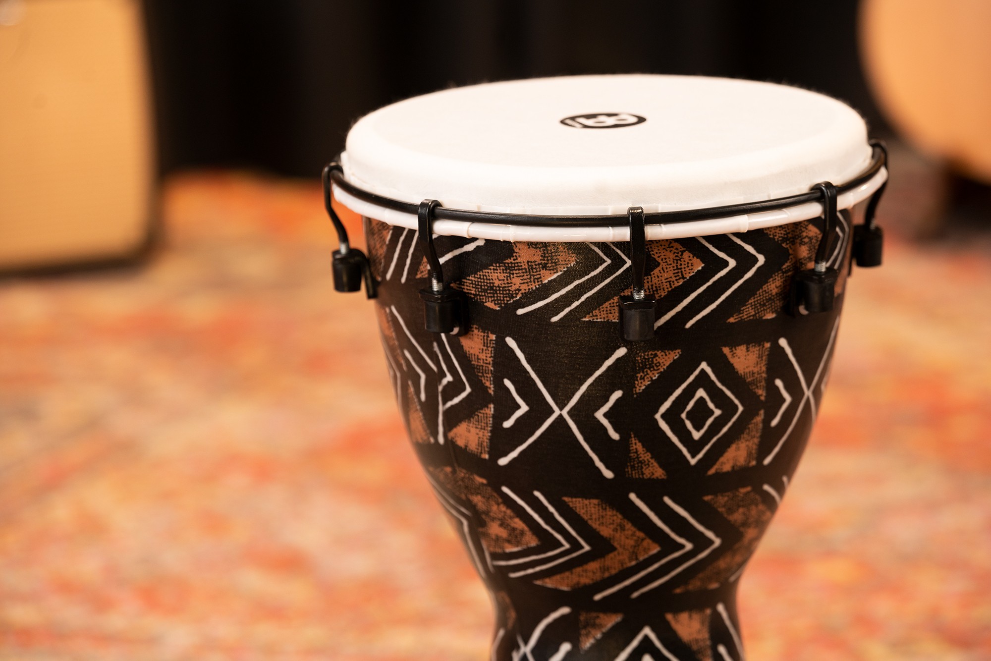 Джембе Meinl Alpine Synthetic ADJ10-KA (10”) Kanga Sarong