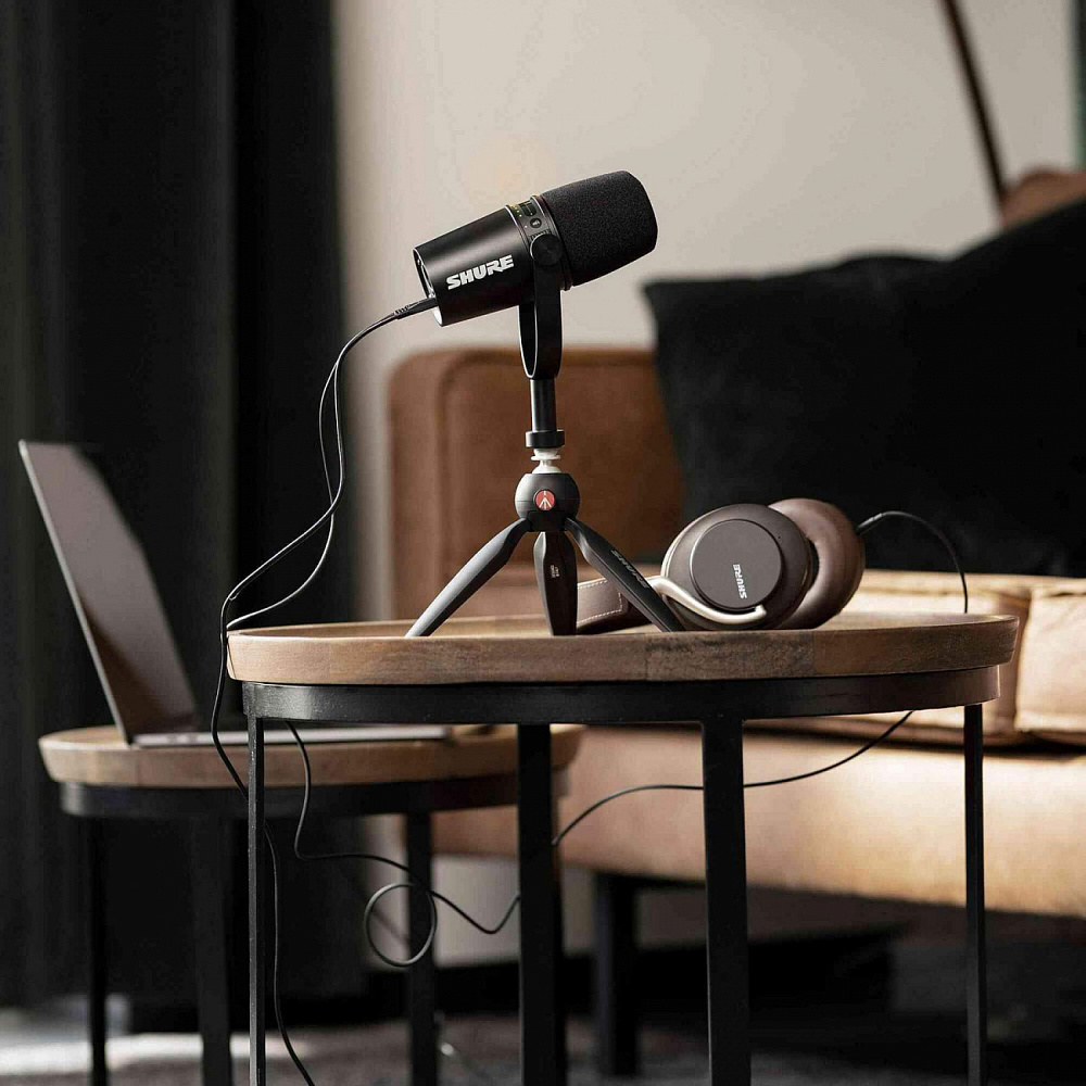 Студійний мікрофон SHURE MV7-K-BNDL