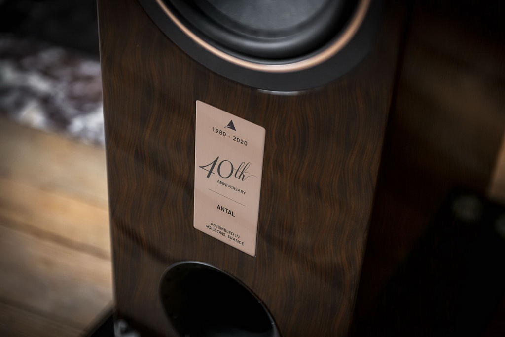 Акустична система Triangle Antal 40th 92dB/W/m,37Hz–22KHz,140W,200x345x1090, 26.8kg кол.