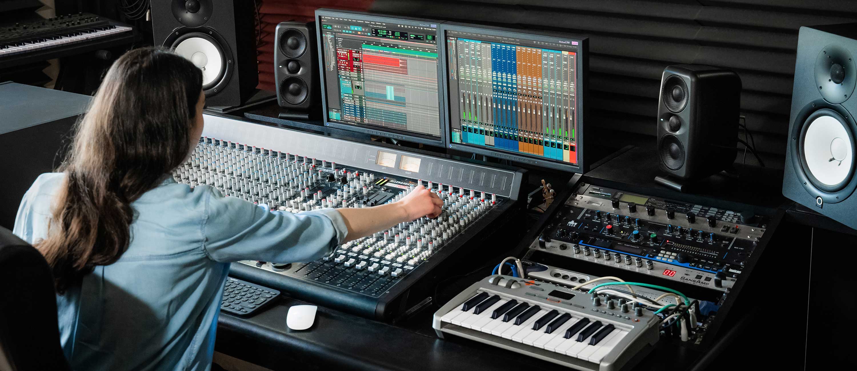 Активний студійний монітор IK MULTIMEDIA iLoud MTM MKII